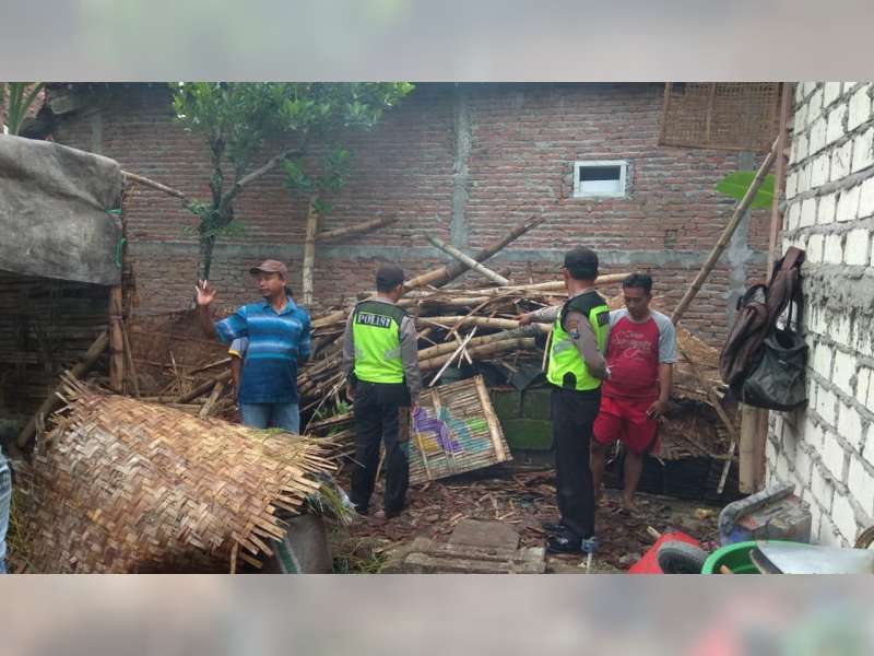 Diterjang Angin Kencang, Dapur Warga Sumberrejo Bojonegoro Roboh