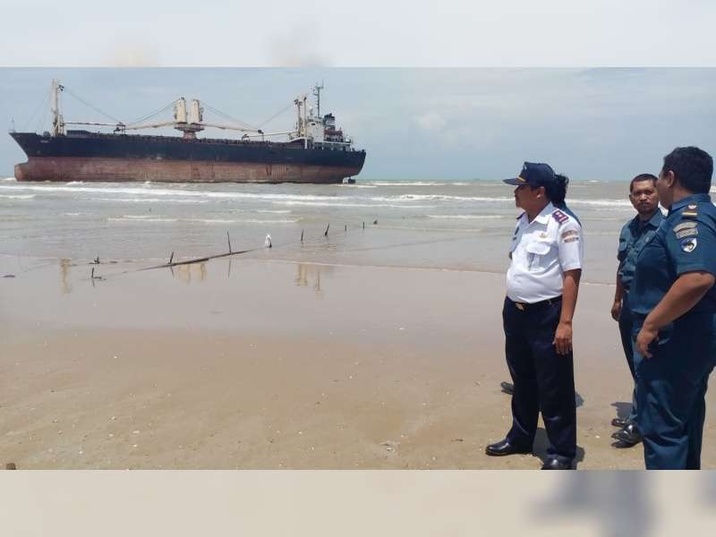 Cuaca Ekstrem, Sejumlah Kapal Terdampar di Perairan Tuban