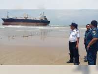 Cuaca Ekstrem, Sejumlah Kapal Terdampar di Perairan Tuban