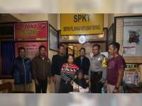 Polisi Bojonegoro Serahkan ODGJ Asal Madiun, Pada Keluarganya