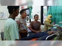 Hindari Lubang, Pemotor di Bubulan Bojonegoro Terjatuh dan Alami Luka Berat