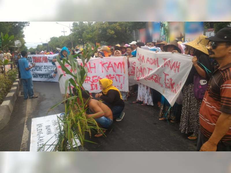 Warga Jenu Datangi Gedung DPRD Tuban, Tolak Pembangunan Kilang Minyak