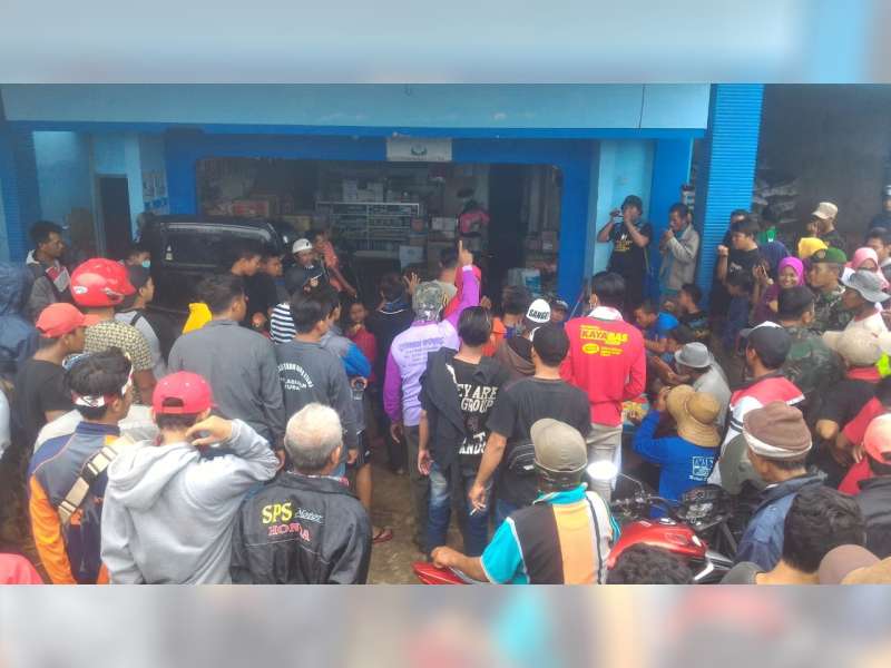 Usai Unras di DPRD Tuban, Massa Datangi Salah Satu Rumah Warga