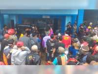 Usai Unras di DPRD Tuban, Massa Datangi Salah Satu Rumah Warga