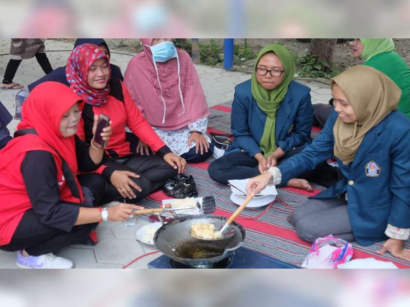 KKN Mahasiswa Undip Semarang, Ajari Ibu-ibu di Blora Olah Singkong