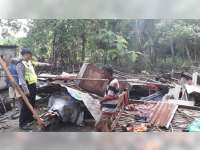 Diterjang Angin, Rumah Warga Purwosari Bojonegoro Roboh