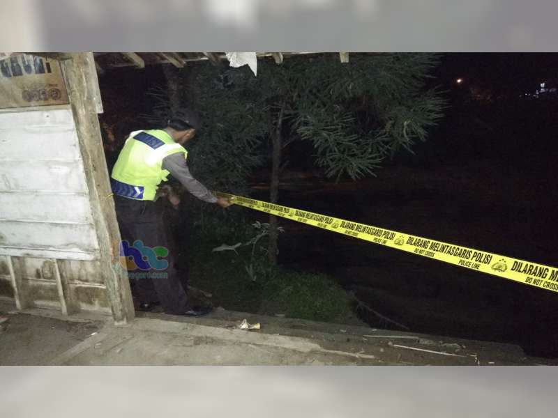 Diterjang Banjir, Rumah Warga Gondang Bojonegoro Longsor dan Terancam Roboh