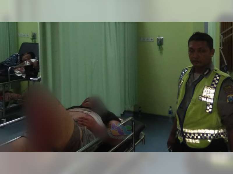 Tabrak Truk Parkir, Pemotor di Balen Bojonegoro Luka Berat