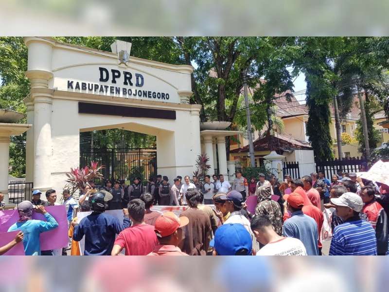 Polres Bojonegoro Beri Pengamanan Unras di Kalitidu dan Gedung DPRD