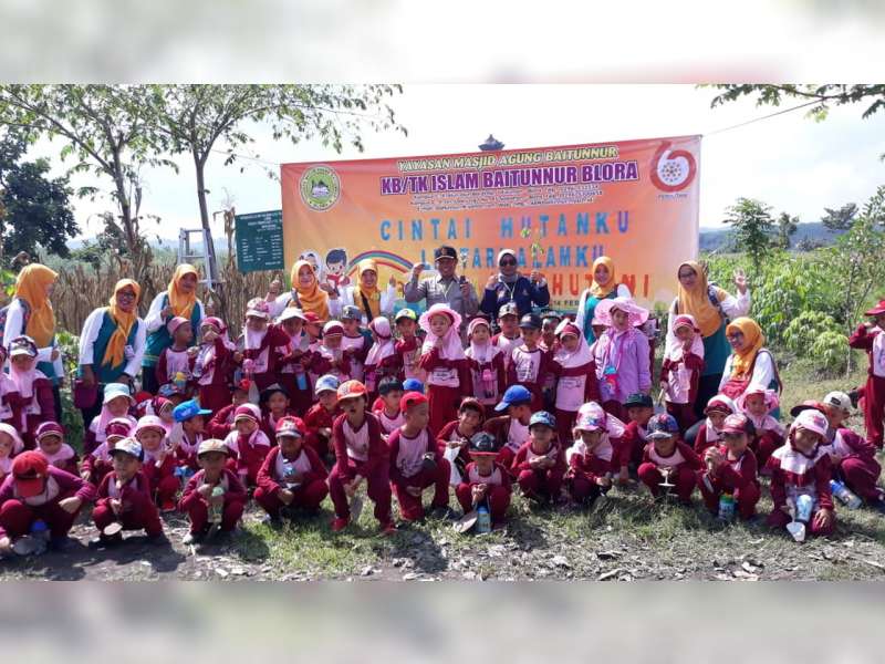 Perhutani KPH Blora Bersama KB-TK Baitunnur, Laksanakan Penanaman Pohon