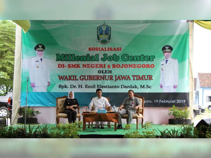 Kunjungi SMK 5 Bojonegoro, Wagub Jatim Sosialisasi Millenial Job Center