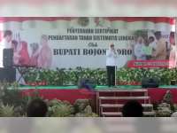 Bupati Bojonegoro Serahkan Sertifikat Program PTSL di Desa Ngraho Kecamatan Gayam