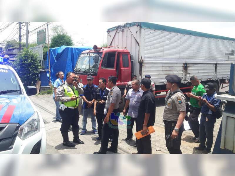 Polisi Lakukan Pengawalan Pengiriman Logistik Pemilu dari Percetakan ke KPU Bojonegoro