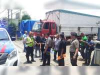 Polisi Lakukan Pengawalan Pengiriman Logistik Pemilu dari Percetakan ke KPU Bojonegoro