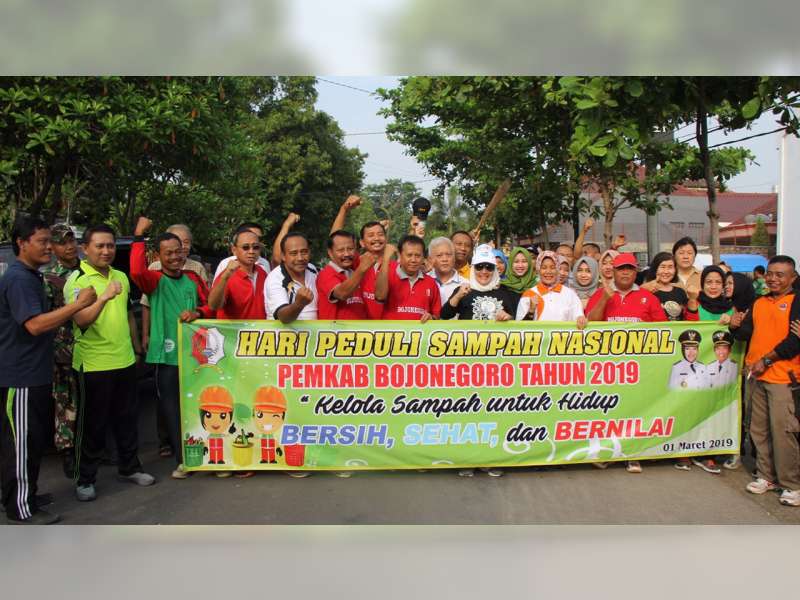 Bupati Bersama OPD di Lingkup Pemkab Bojonegoro Bersih-Bersih Lingkungan