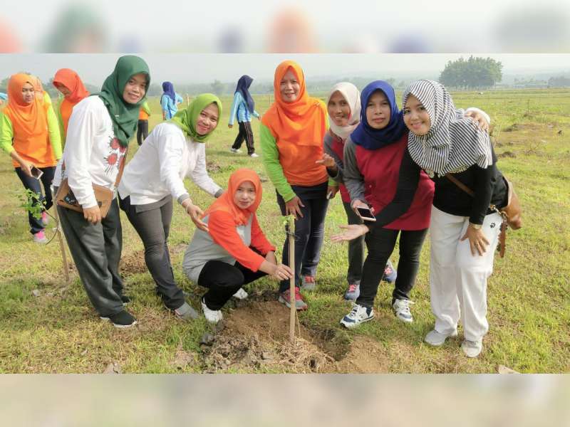 Dukung Eco Park, Dharma Wanita Migas Cepu - Blora, Tanam 300 Pohon Kelor&nbsp;