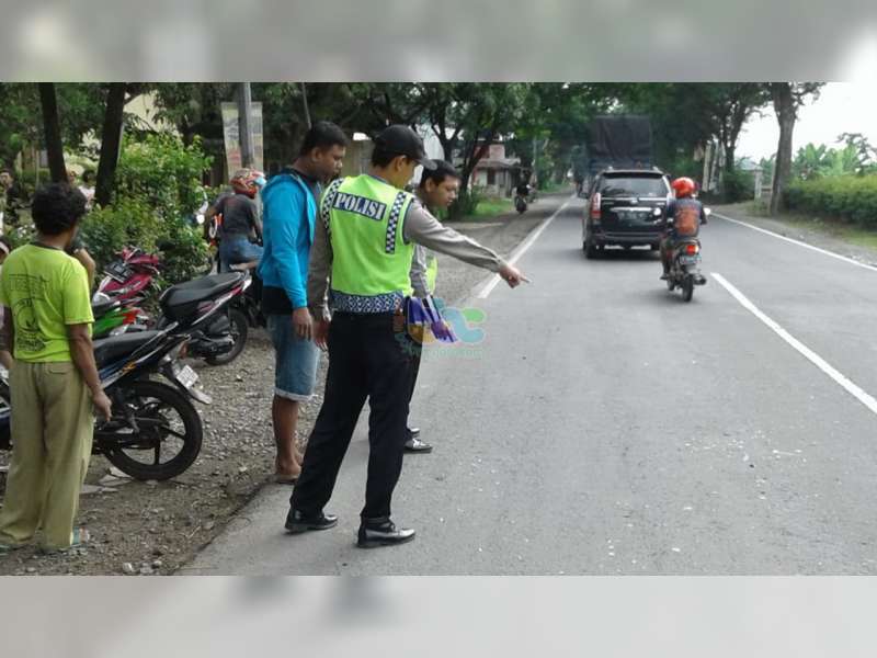 Grand Max di Sumberrejo Bojonegoro Tabrak 2 Motor, Diduga Pengemudi Mengantuk