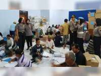 Pelipatan Surat Suara Pemilu 2019 di Kantor KPU Blora Dijaga Ketat Anggota Polisi