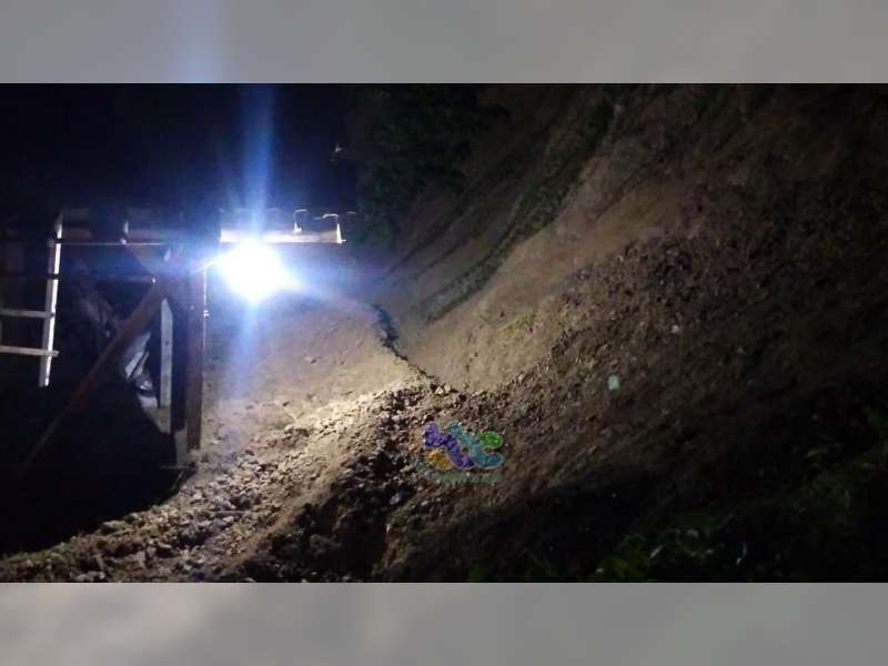 Rumah Warga Sekar Bojonegoro Tertimbun Tanah Longsor