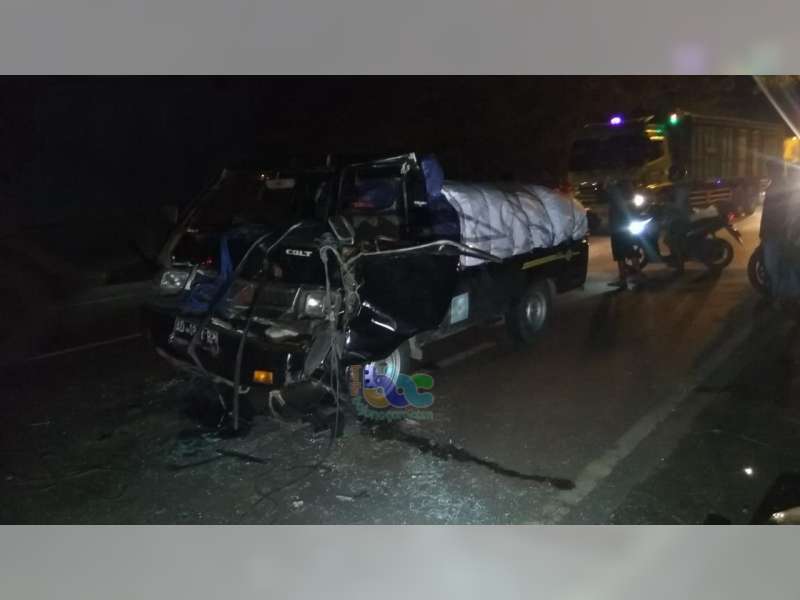 Tabrak Truk Dari Belakang Pengemudi dan Penumpang Pikap di Kalitidu Bojonegoro Luka Berat