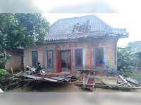 Sejumlah Rumah Warga Sugihwaras Bojonegoro Rusak Diterjang Angin Kencang