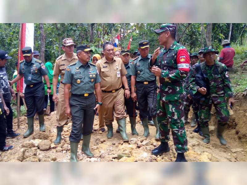 Tim Pengawas dan Evaluasi dari Mabes TNI AD Tinjau Lokasi TMMD di Blora
