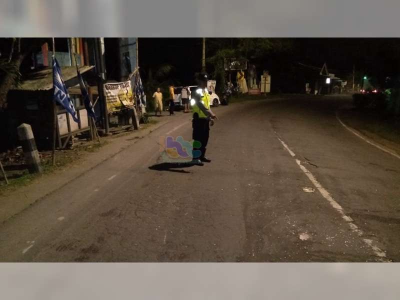 Diserempet Truk lalu Ditabrak Motor, Seorang Pemotor di Padangan Bojonegoro Luka Berat