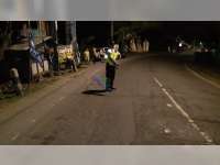 Diserempet Truk lalu Ditabrak Motor, Seorang Pemotor di Padangan Bojonegoro Luka Berat