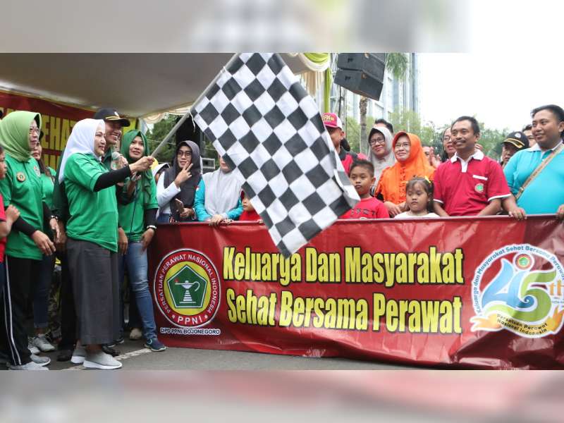 Bupati Bojonegoro Berangkatkan Jalan Sehat HUT PPNI