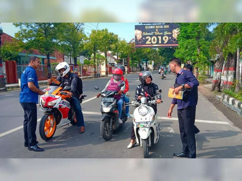 Jelang Pemilu 2019, Polres Blora Bagikan Pamflet Anti Hoax