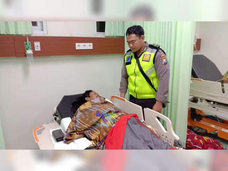 Pecah Ban, Avanza Tabrak Motor di Padangan Bojonegoro, Pengendara Motor Luka Berat