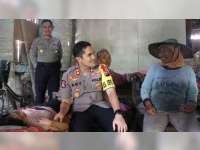 Kapolres Bojonegoro, Sambangi Gadis Warga Kalitidu yang Lumpuh Sejak Lahir