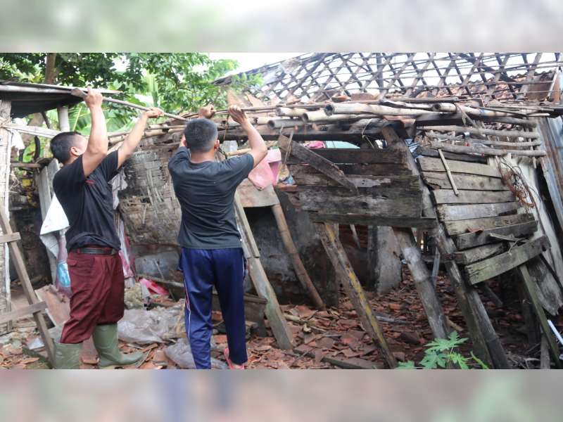 Pemkab Blora Bersama Baznas, Bantu Perbaiki Rumah Siti Damiyatini yang Hampir Roboh