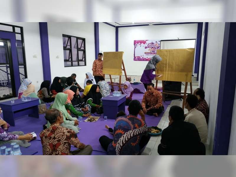 Kampus Ungu STIKes ICsada Bojonegoro Gelar Family Gathering dengan Mitra Usaha