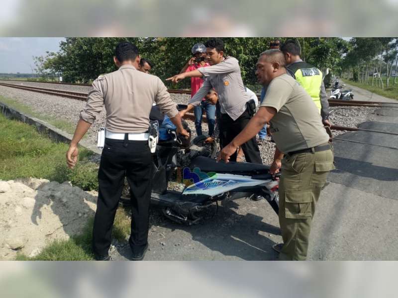 Motor Ditabrak Kereta Api di Padangan Bojonegoro, Pengendara Motor Meninggal Dunia