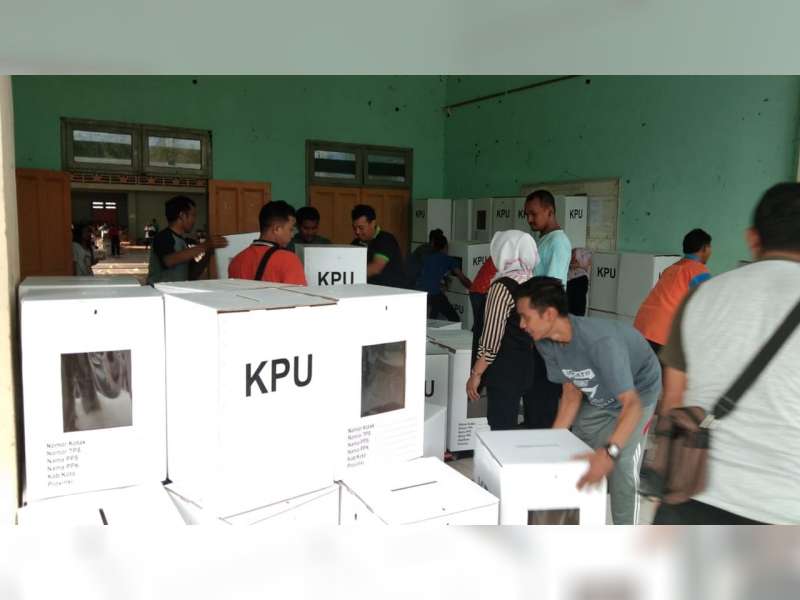 KPU Blora Lakukan Packing Logistik Pemilu di Gor Mustika