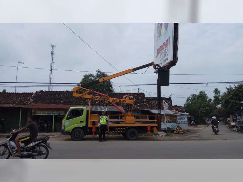 Masa Tenang Pemilu 2019, Bawaslu Blora Tertibkan Belasan Ribu APK