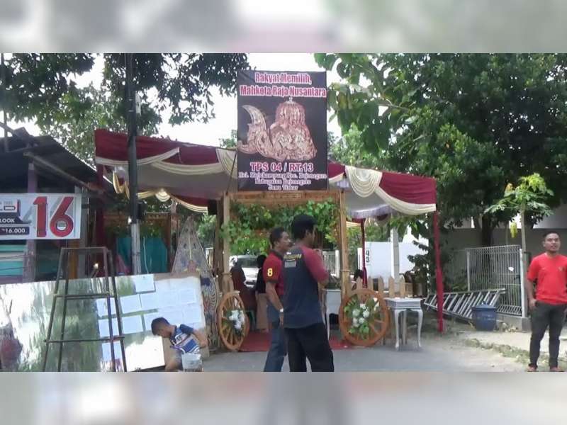 TPS Unik di Bojonegoro Dengan Tema &ldquo;Rakyat Memilih Mahkota Raja Nusantara&rdquo;