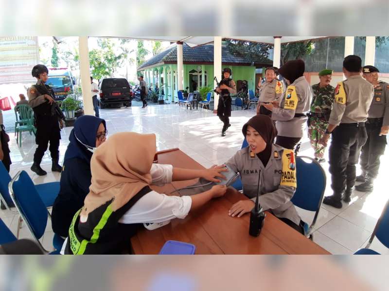 Urusan Kesehatan Polres Bojonegoro Cek Kesehatan Anggota Pengamanan PPK
