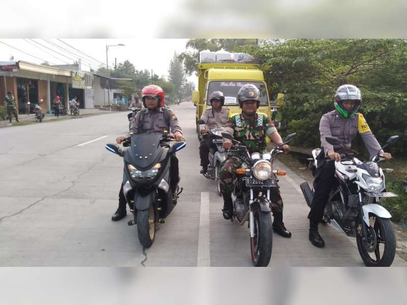 Aparaat Kepolisian dan TNI di Bojonegoro Bahu Membahu Kawal Kotak Suara ke KPU