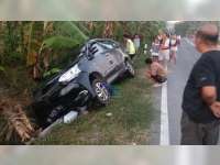 Diduga Pengemudi Mengantuk, Avanza di Margomulyo Bojonegoro Terperosok ke Parit