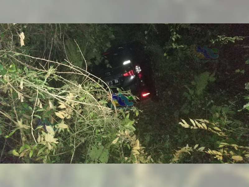Lagi, Diduga Mengantuk, Mobil di Margomulyo Bojonegoro Terperosok di Tebing Jalan