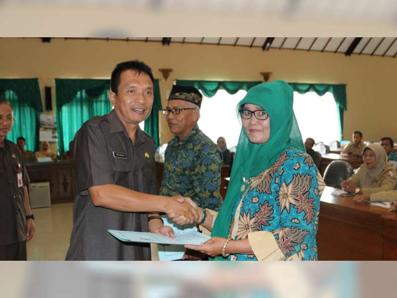 38 Pegawai Negeri Sipil Pemkab Bojonegoro Terima SK Pensiun