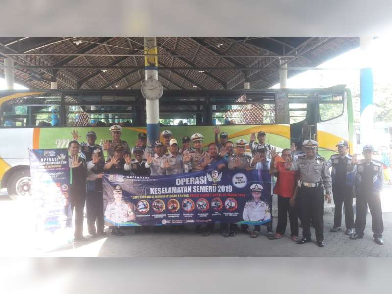 Sat Lantas Polres Bojonegoro Cek Kesehatan Pengemudi Angkutan Umum