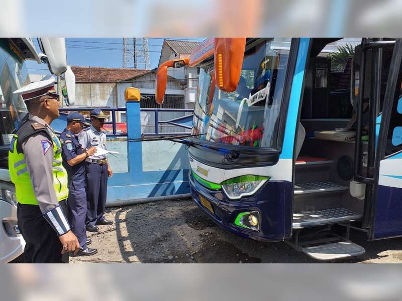 Pemerikssaan Kesiapan Armada Mudik Lebaran di Blora, Petugas Dapati Bus di Luar Trayek