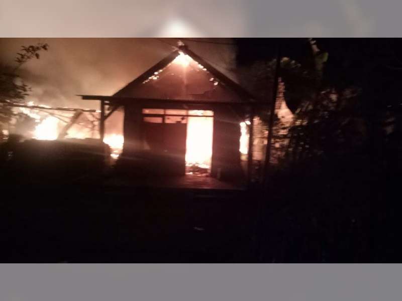 Dua Unit Rumah Milik Warga Sukosewu Bojonegoro Hangus Terbakar