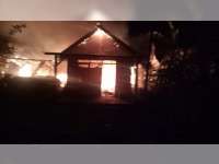 Dua Unit Rumah Milik Warga Sukosewu Bojonegoro Hangus Terbakar