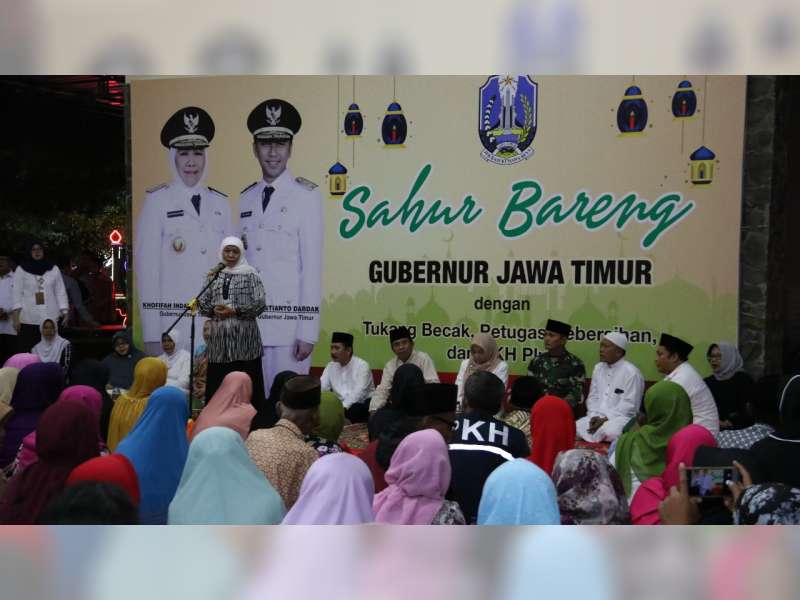 Safari Ramadan di Bojonegoro, Gubernur Jatim Sahur Bersama Tukang Beca dan Pasukan Kuning