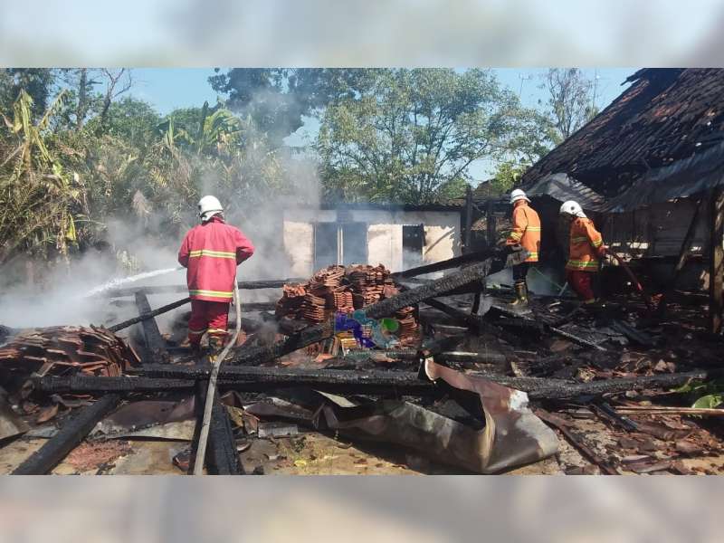 Rumah Milik Warga Balen Bojonegoro Ludes Terbakar, Kerugian Capai Rp 100 Juta