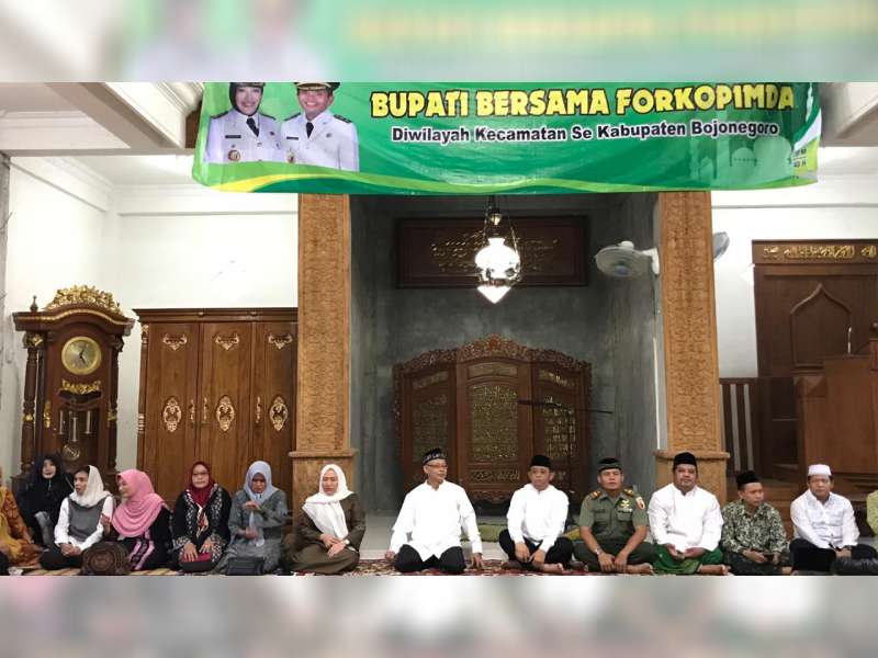 Safari Ramadan di Temayang, Bupati Bojonegoro Ajak Warga Jaga Persatuan Selama Pilkades